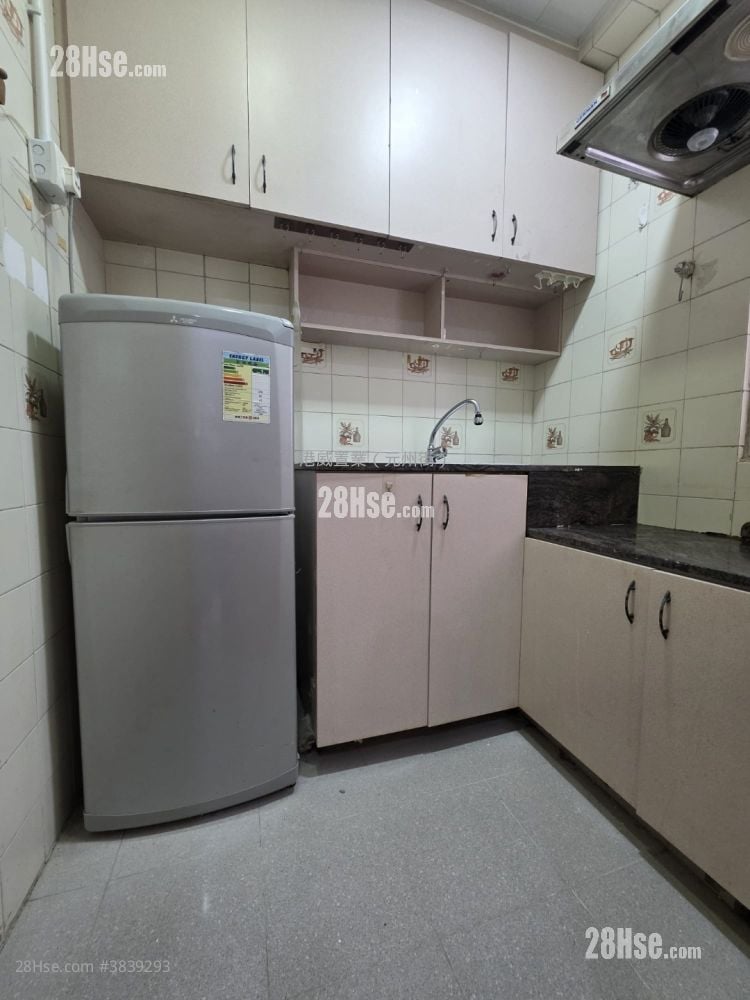 Hung Wai Building Rental 2 Bedrooms 305 ft²