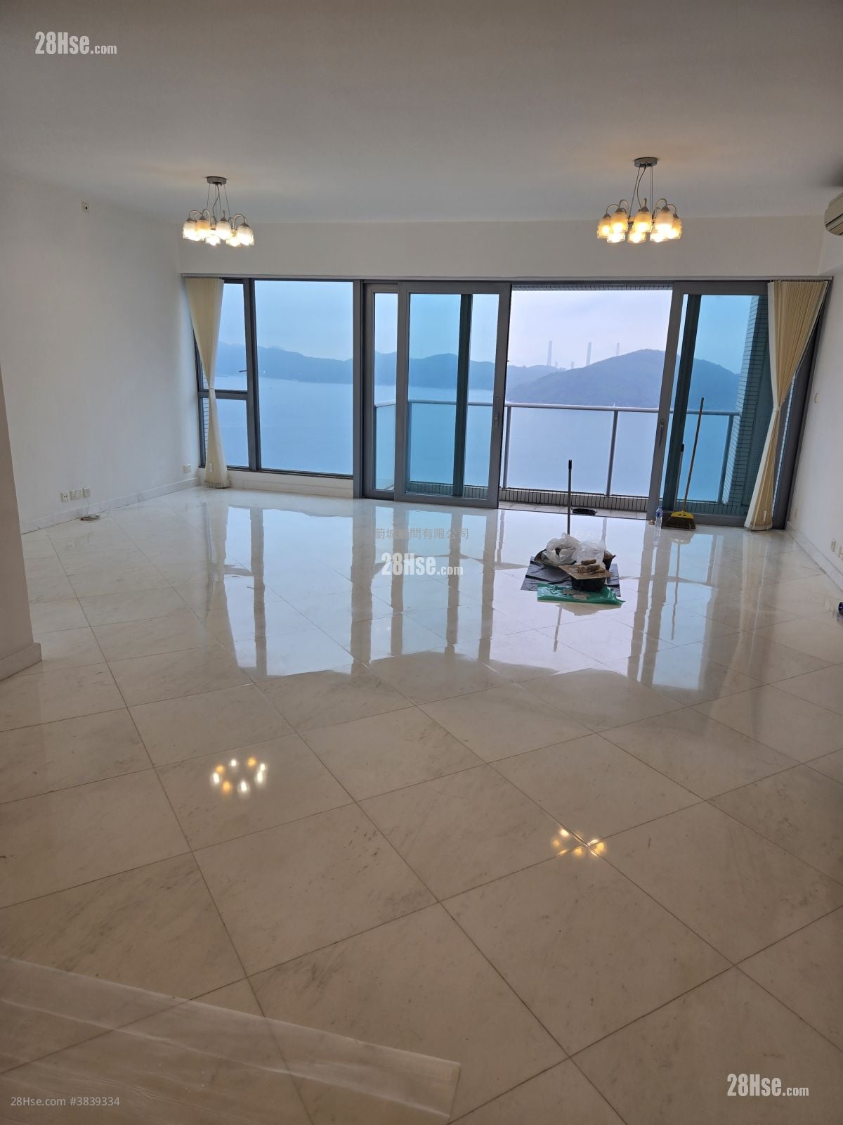 Residence Bel-Air Sell 4 Bedrooms , 3 Bathrooms 1,886 ft²