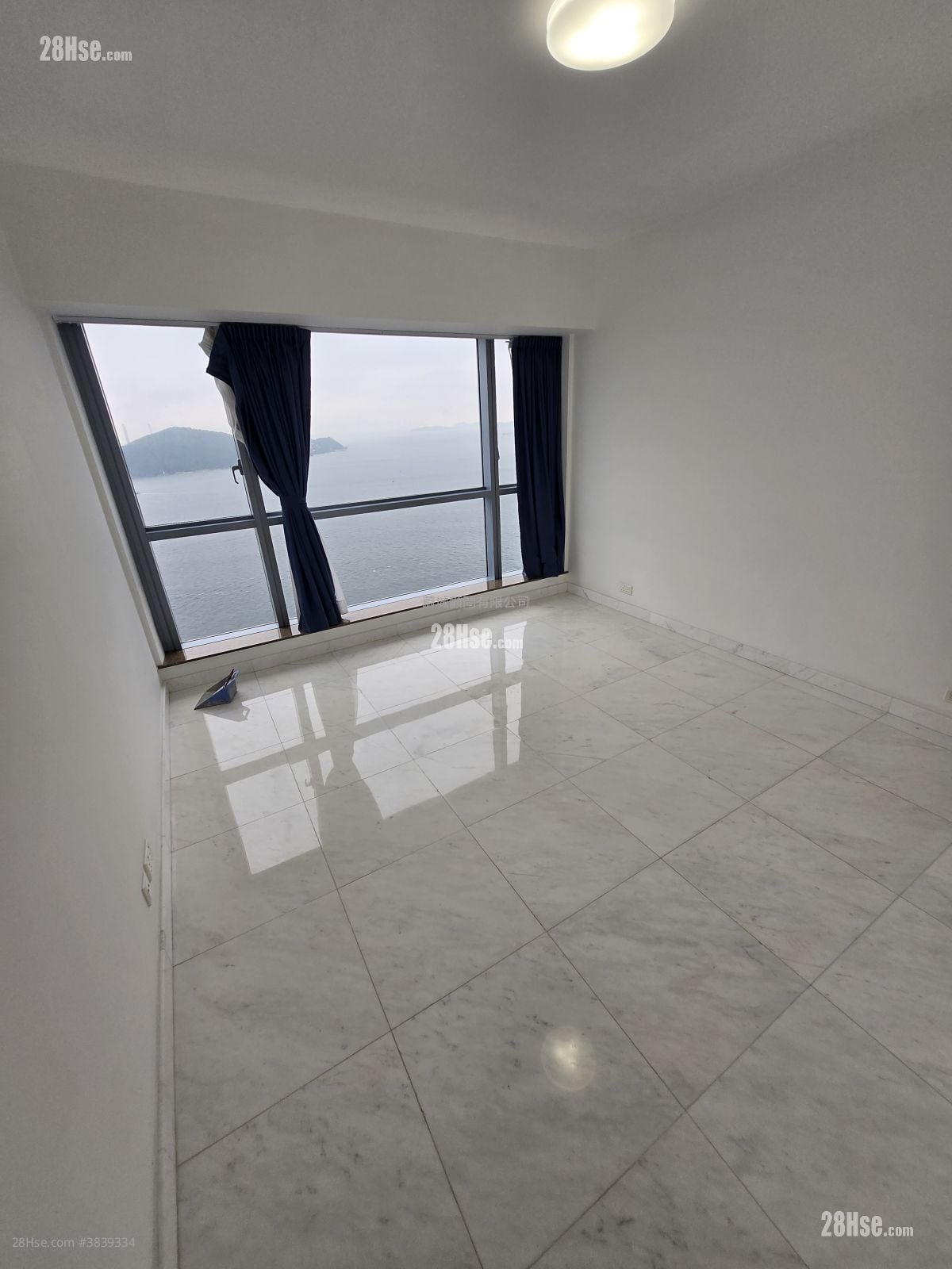 Residence Bel-Air Sell 4 Bedrooms , 3 Bathrooms 1,886 ft²