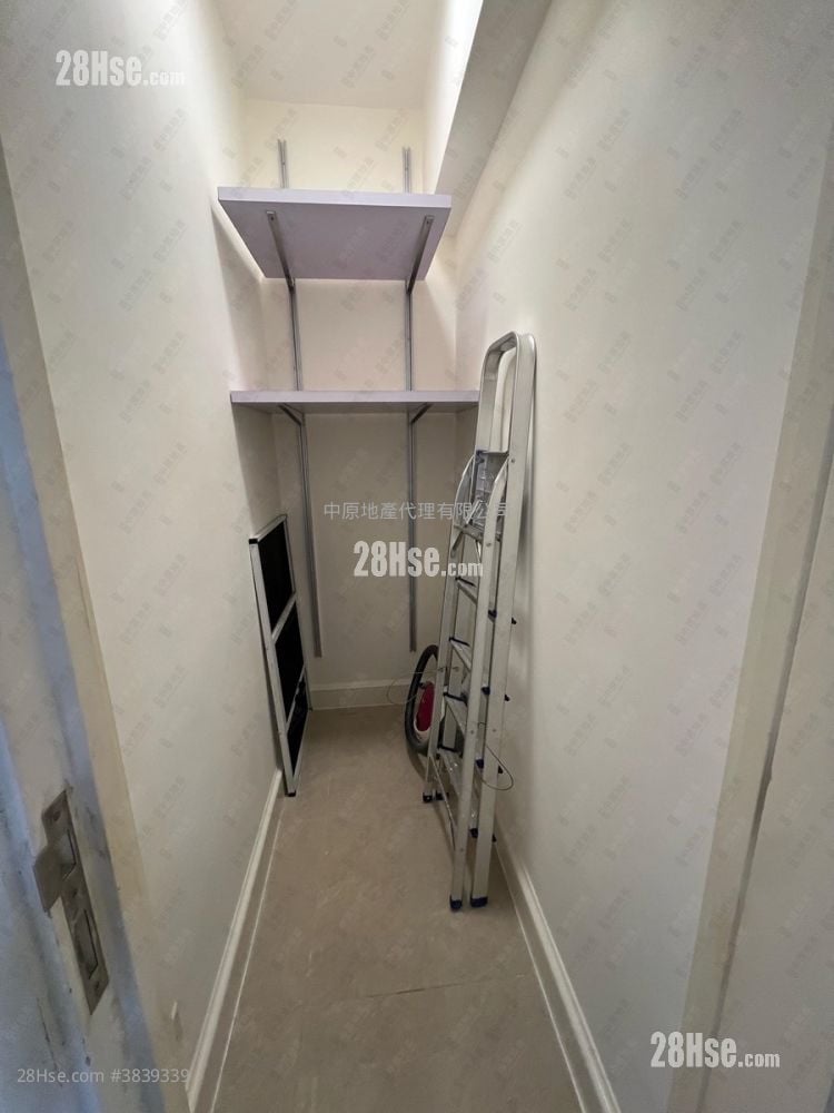 The Capitol Sell 3 Bedrooms 713 ft²