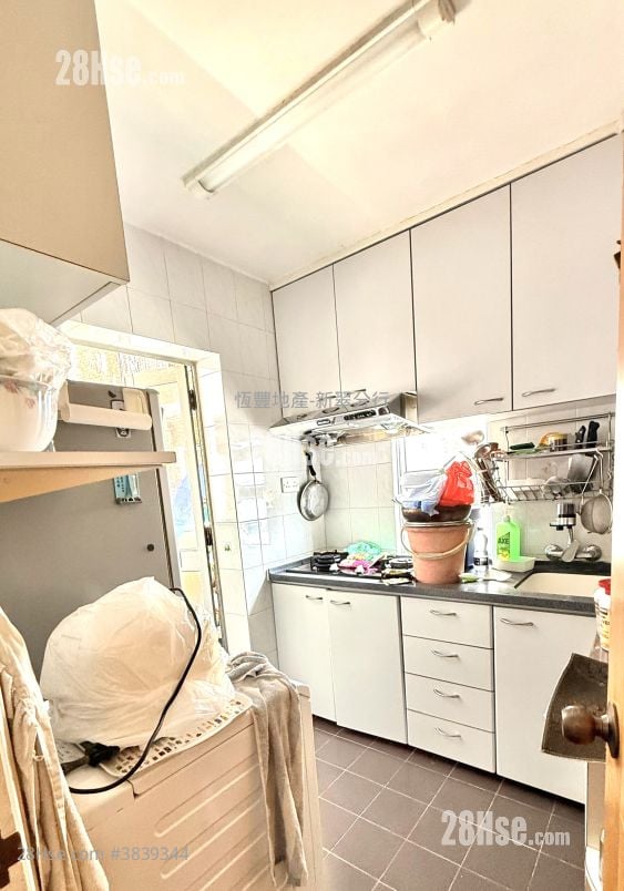 Yan Tsui Court Sell 2 Bedrooms , 1 Bathroom 546 ft²