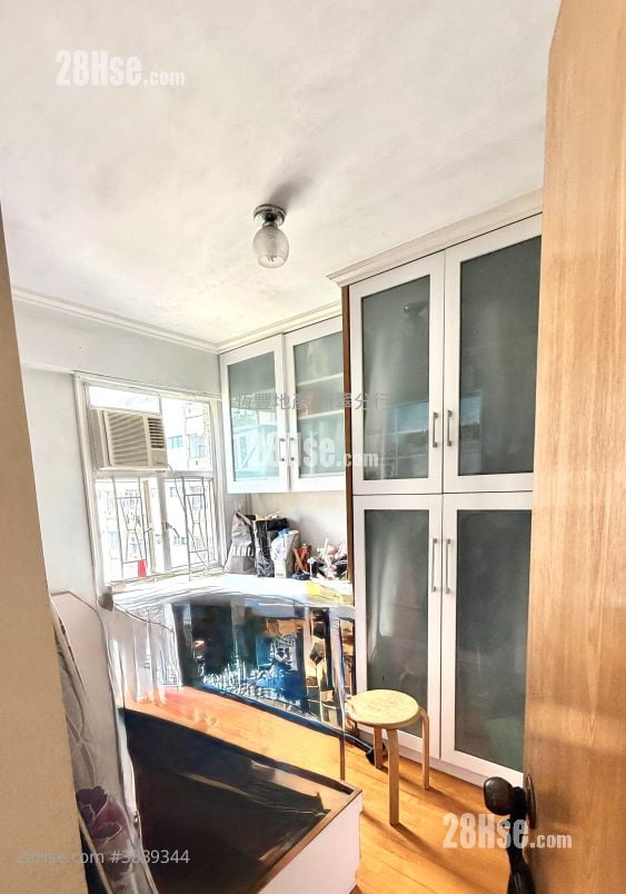 Yan Tsui Court Sell 2 Bedrooms , 1 Bathroom 546 ft²