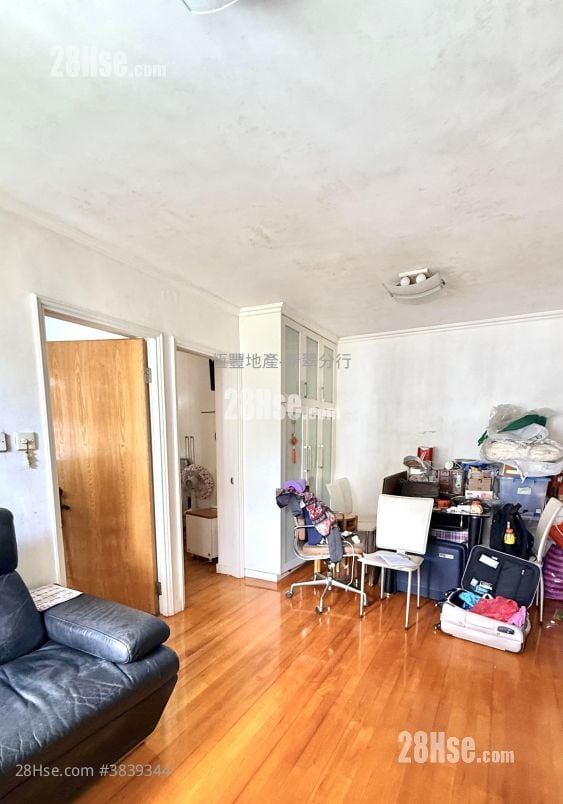Yan Tsui Court Sell 2 Bedrooms , 1 Bathroom 546 ft²