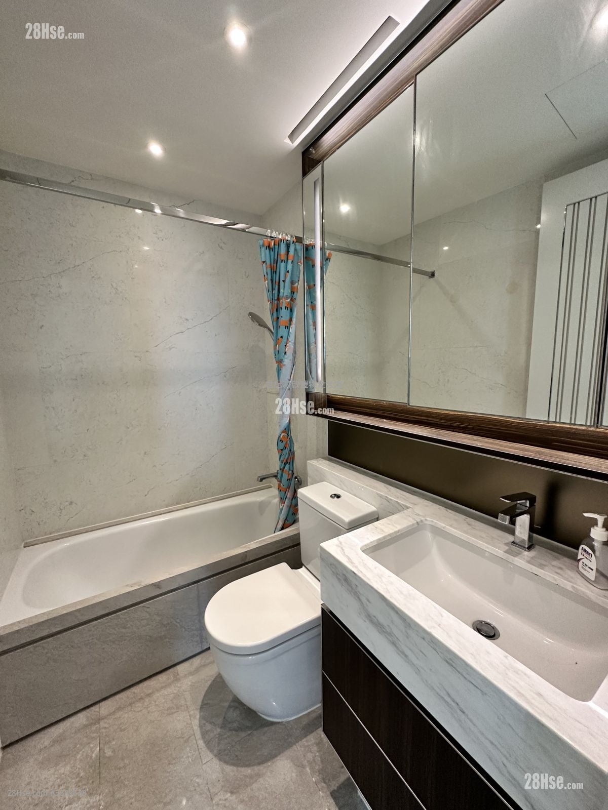 Oasis Kai Tak Rental 3 Bedrooms , 2 Bathrooms 752 ft²