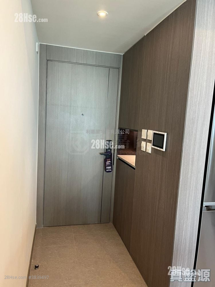 Yoho West Sell 440 ft²