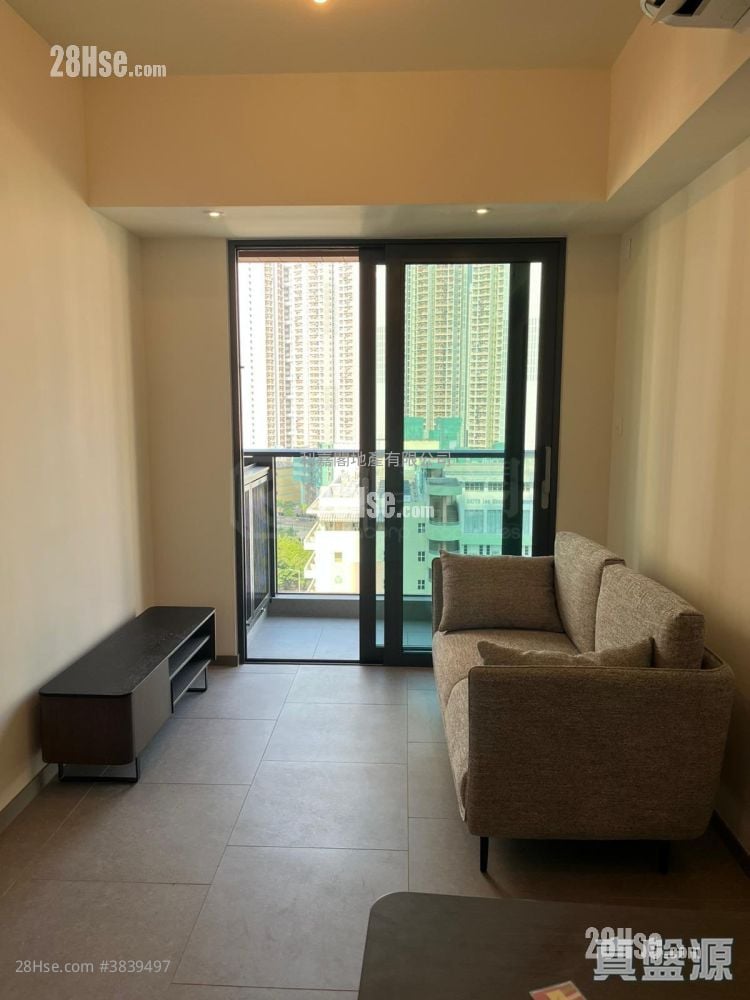 Yoho West Sell 440 ft²
