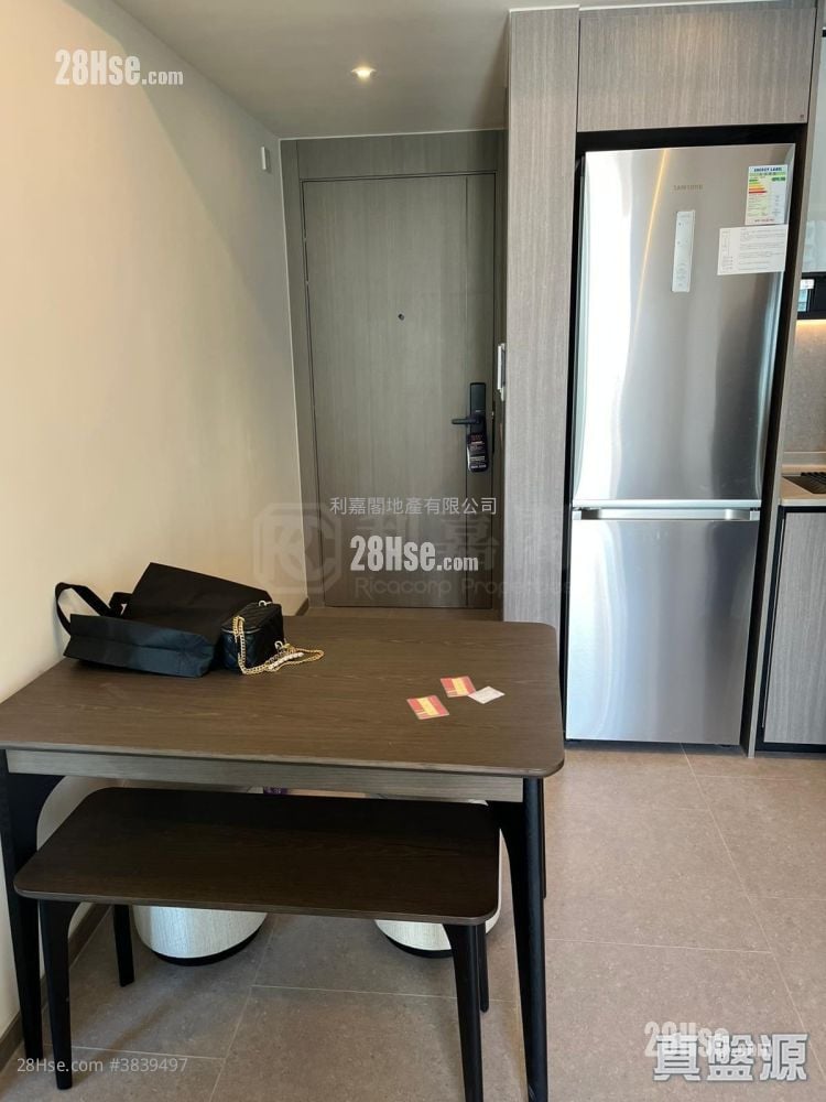 Yoho West Sell 440 ft²