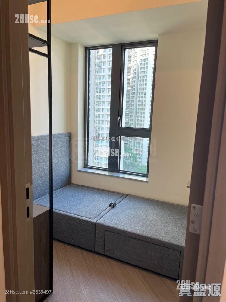 Yoho West Sell 440 ft²