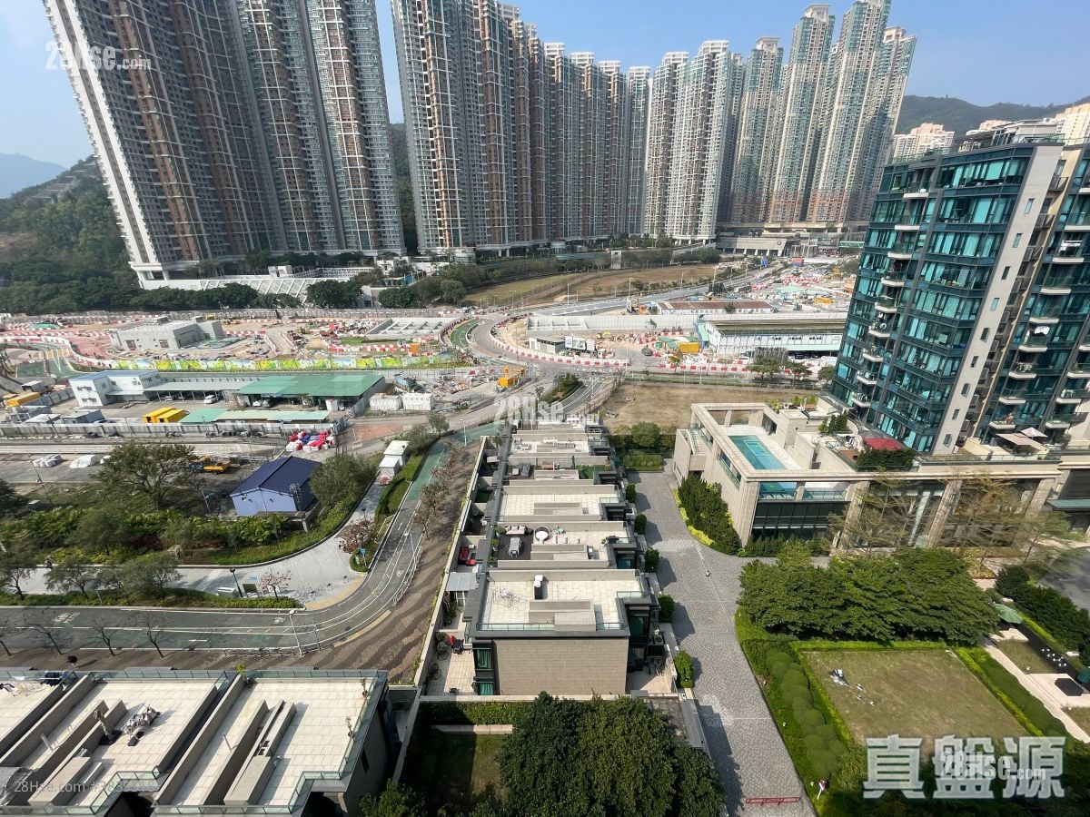 Capri Sell 3 Bedrooms , 2 Bathrooms 764 ft²