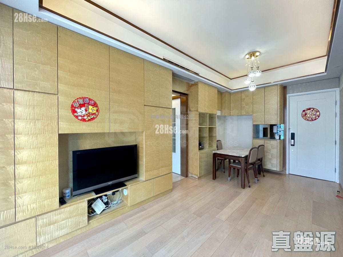 Capri Sell 3 Bedrooms , 2 Bathrooms 764 ft²