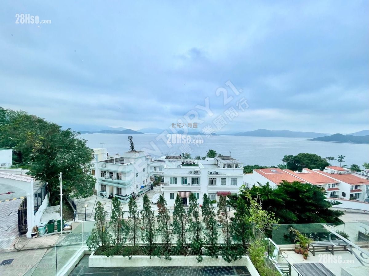 The Riviera Sell 4 Bedrooms , 2 Bathrooms 2,043 ft²