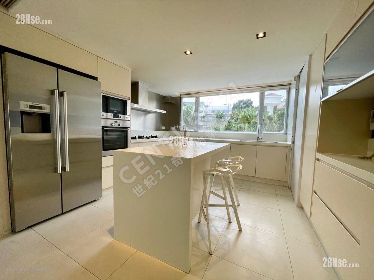 The Riviera Sell 4 Bedrooms , 2 Bathrooms 2,043 ft²