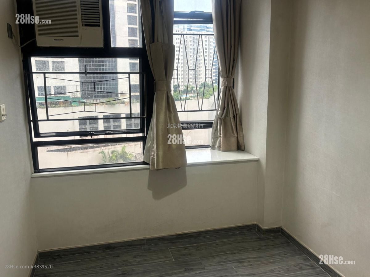 Kornhill Sell 2 Bedrooms , 1 Bathroom 461 ft²