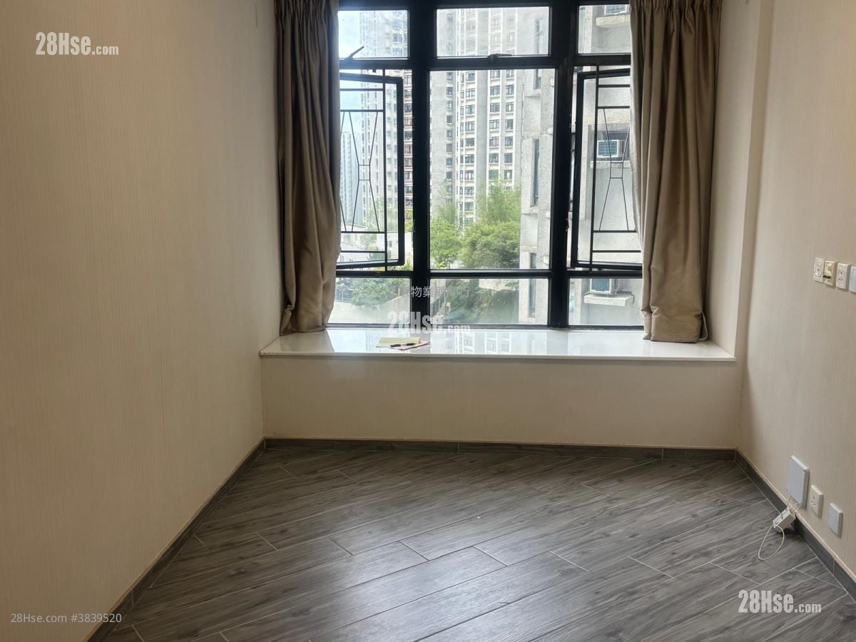 Kornhill Sell 2 Bedrooms , 1 Bathroom 461 ft²