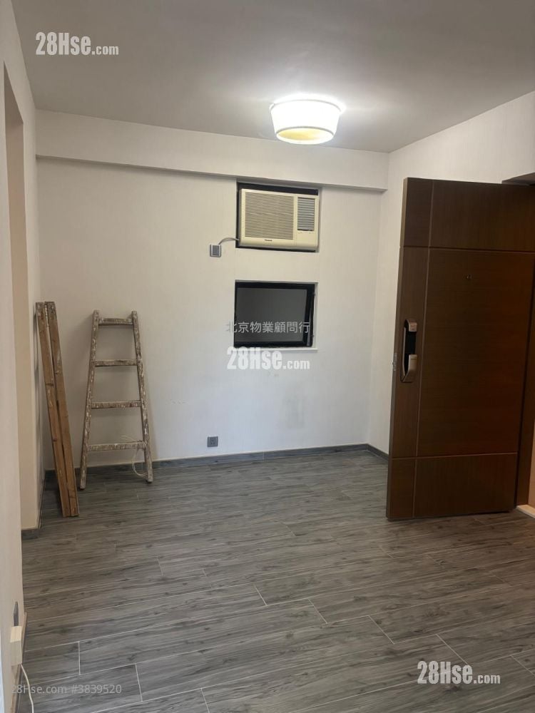 Kornhill Sell 2 Bedrooms , 1 Bathroom 461 ft²