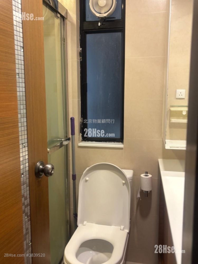 Kornhill Sell 2 Bedrooms , 1 Bathroom 461 ft²