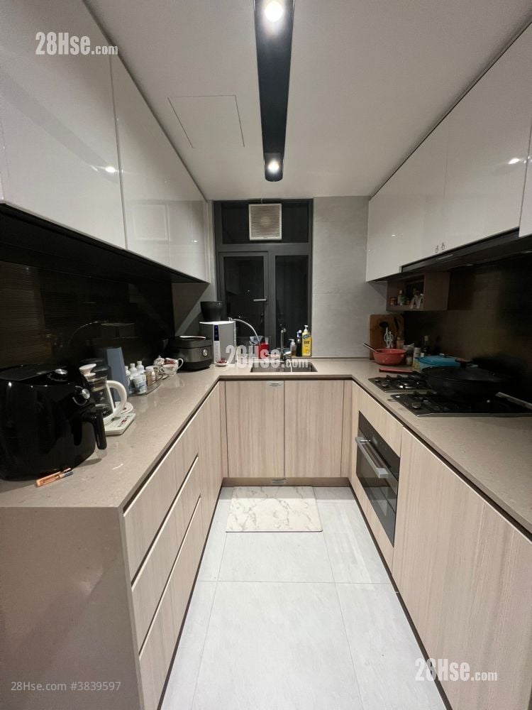 K. Summit Sell 3 Bedrooms , 2 Bathrooms 762 ft²