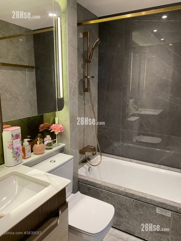 K. Summit Sell 3 Bedrooms , 2 Bathrooms 762 ft²