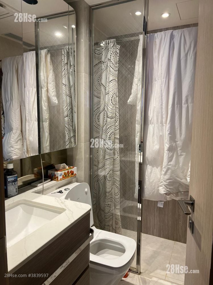 K. Summit Sell 3 Bedrooms , 2 Bathrooms 762 ft²