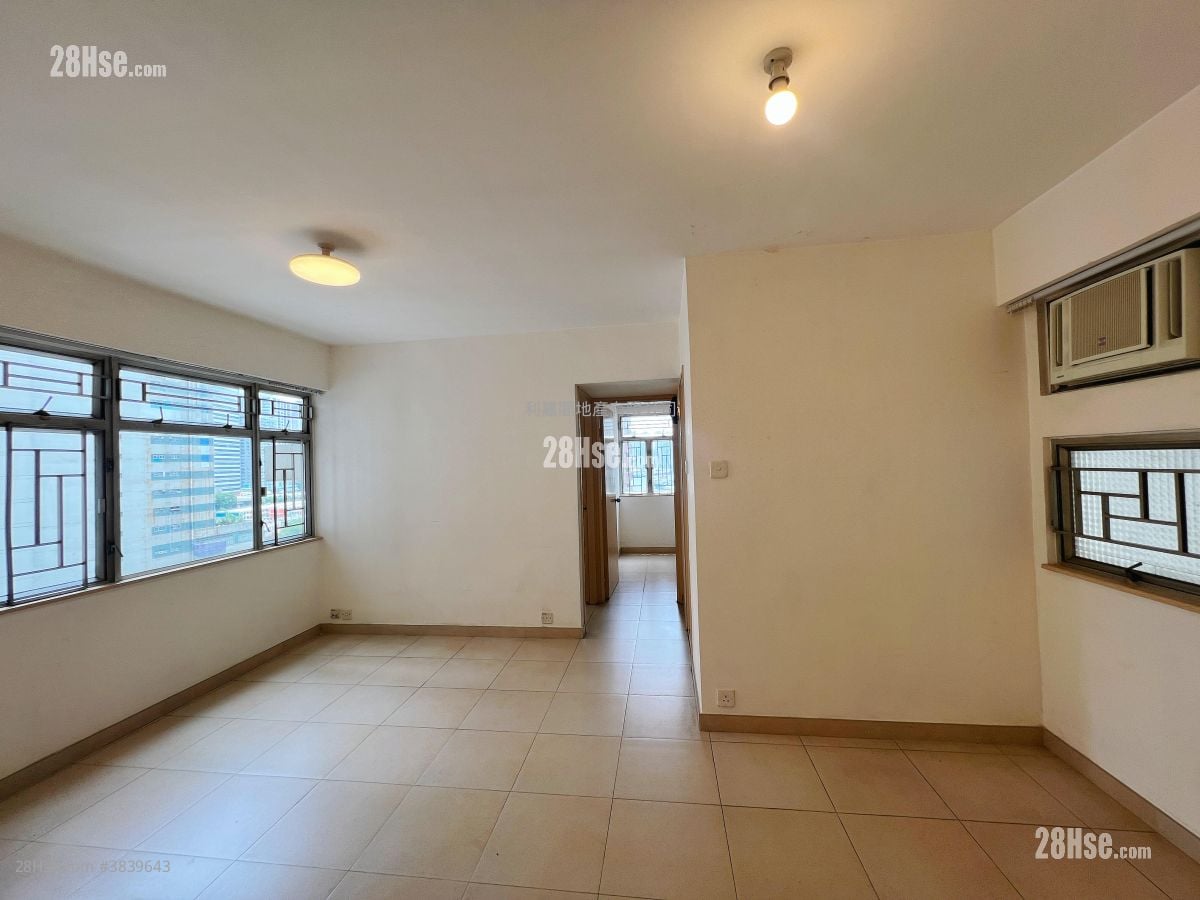 living room: 四正闊落 客飯廳