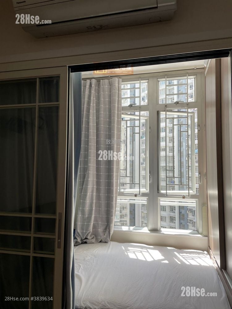 Hoi Lok Court Sell 2 Bedrooms 394 ft²