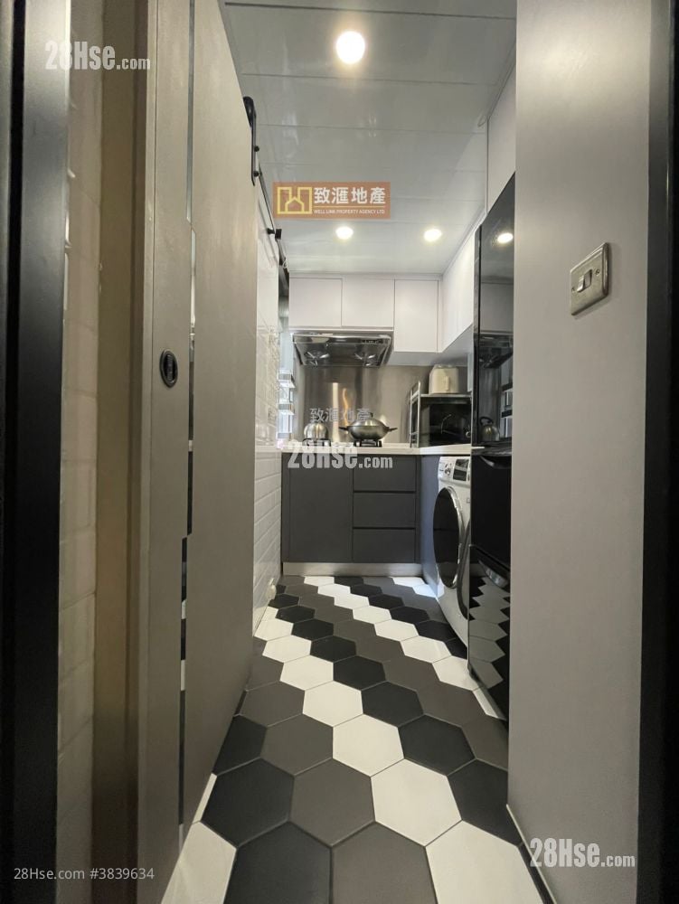 Hoi Lok Court Sell 2 Bedrooms 394 ft²