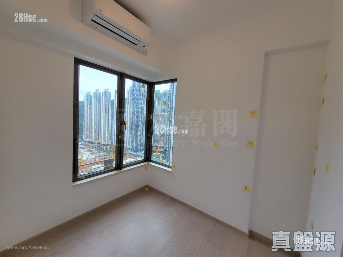 Sea To Sky Sell 4 Bedrooms , 2 Bathrooms 711 ft²