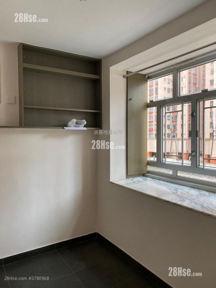 Amoy Gardens Sell 2 Bedrooms , 1 Bathroom 391 ft²