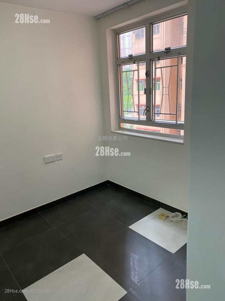 Amoy Gardens Sell 2 Bedrooms , 1 Bathroom 391 ft²