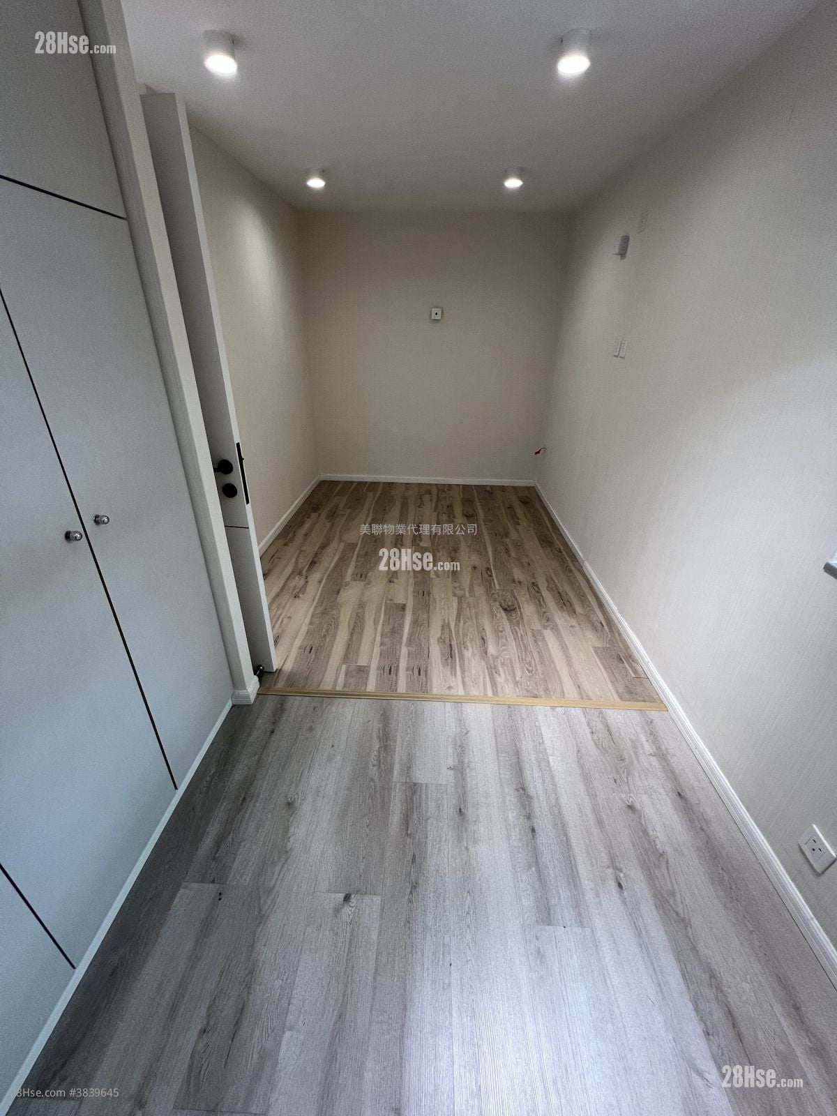 Fairview Park Sell 3 Bedrooms , 3 Bathrooms 1,035 ft²