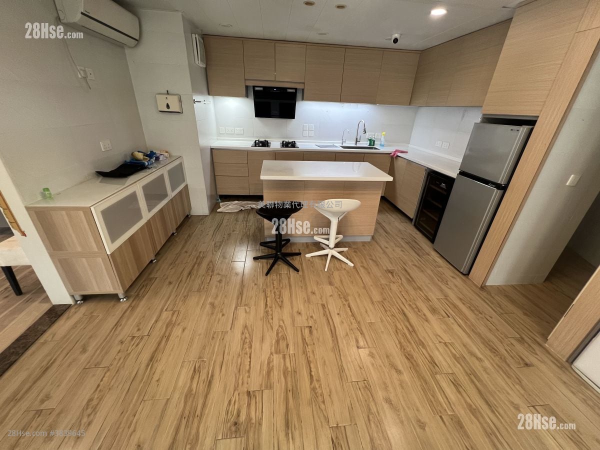 Fairview Park Sell 3 Bedrooms , 3 Bathrooms 1,035 ft²
