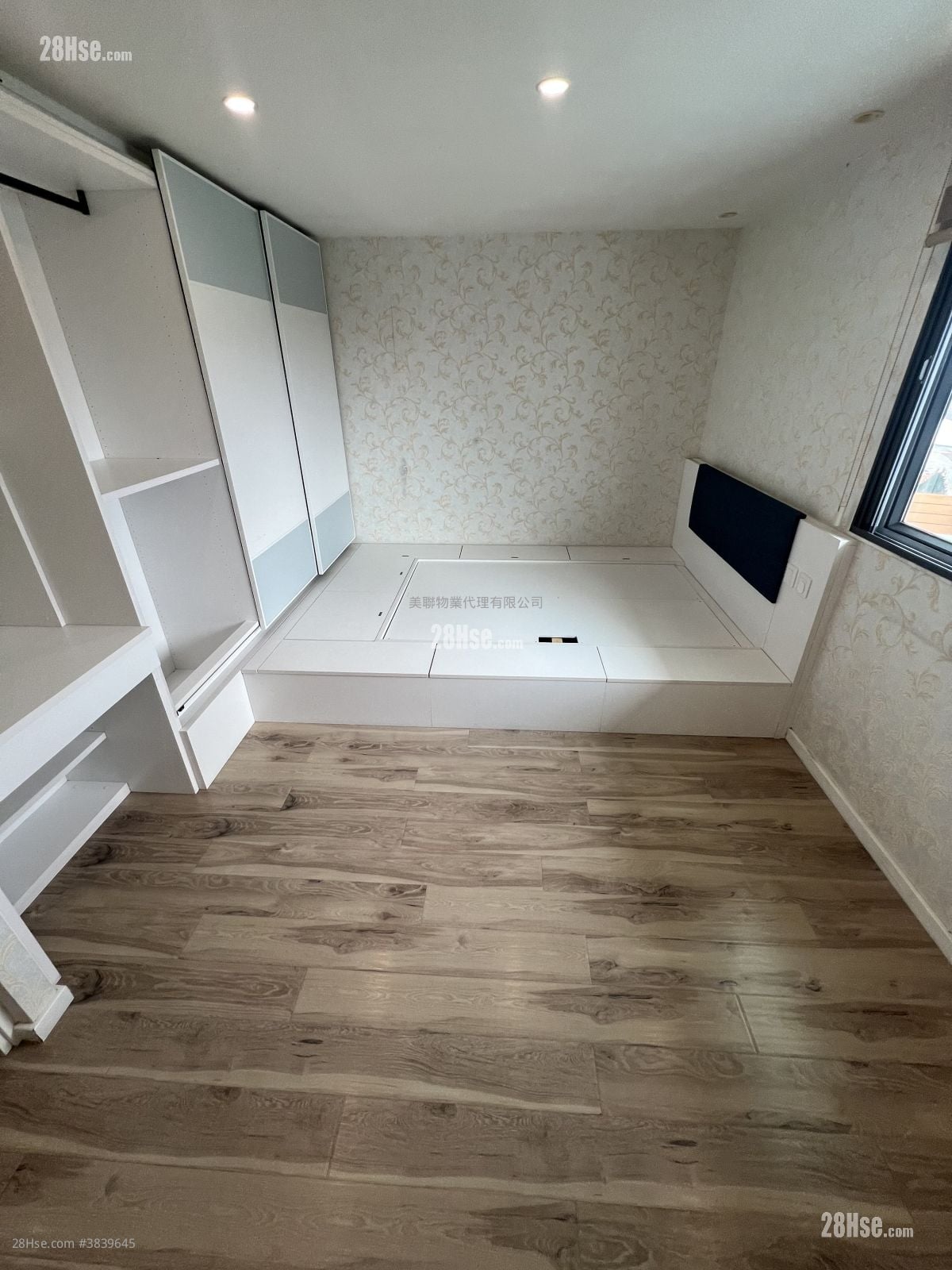 Fairview Park Sell 3 Bedrooms , 3 Bathrooms 1,035 ft²