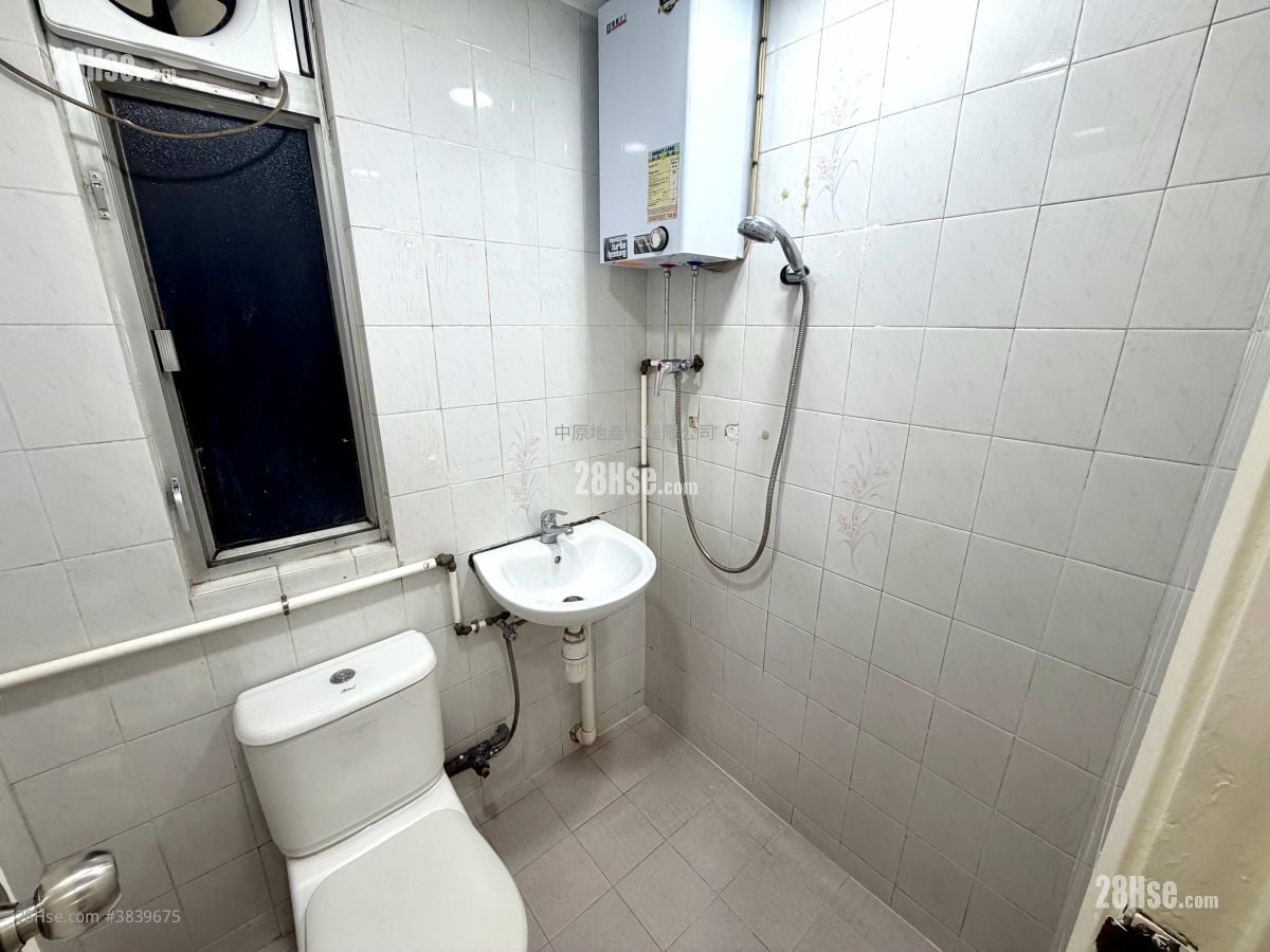 Hing Loong Building Sell 3 Bedrooms , 1 Bathroom 386 ft²