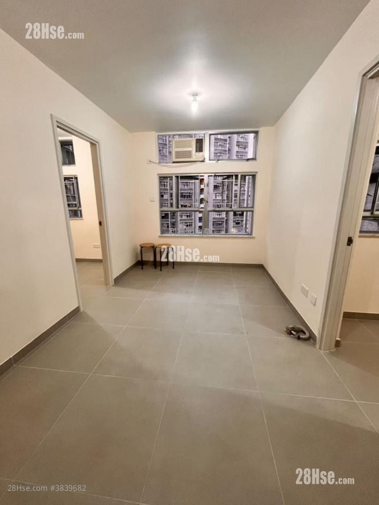 King Nga Court Sell 2 Bedrooms , 1 Bathroom 401 ft²