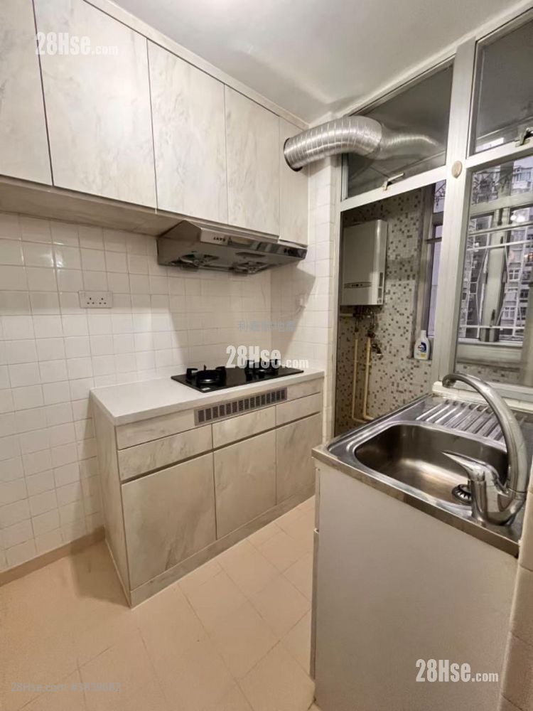 King Nga Court Sell 2 Bedrooms , 1 Bathroom 401 ft²