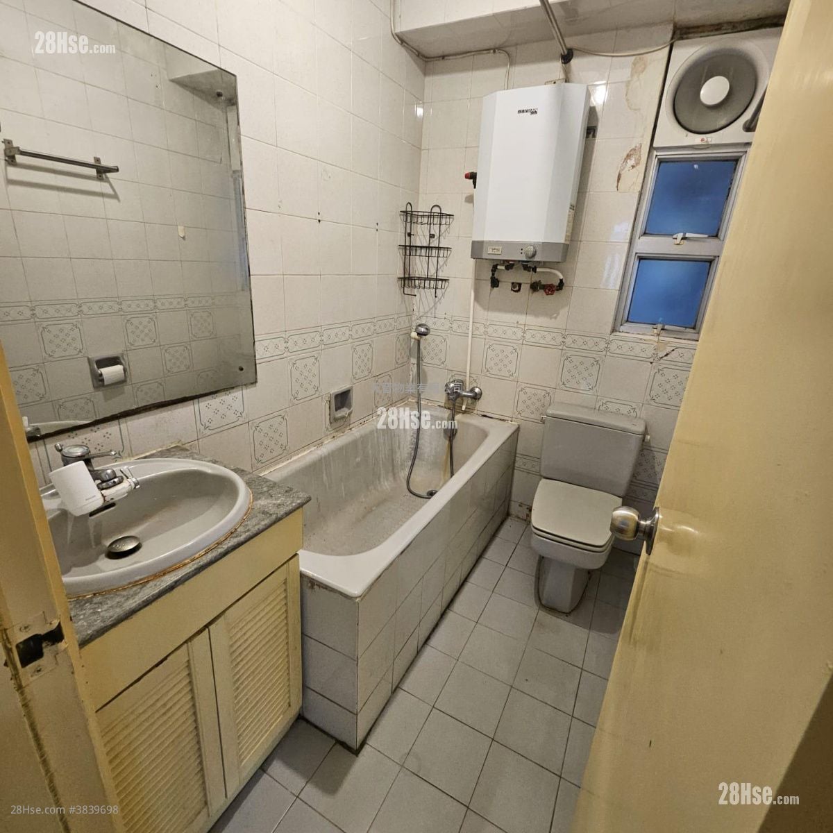 Sunshine Plaza Sell 3 Bedrooms , 2 Bathrooms 433 ft²