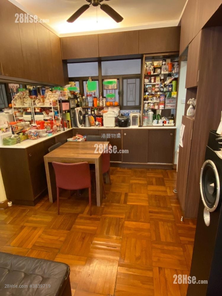Wharf. Rd Sell 3 Bedrooms , 2 Bathrooms 793 ft²