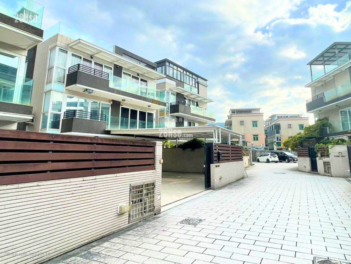 村屋 售盤 3 房 , 2 浴室 700 平方呎