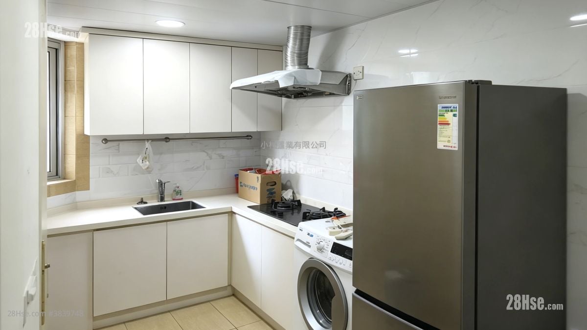 Sky Tower Rental 2 Bedrooms , 1 Bathroom 522 ft²