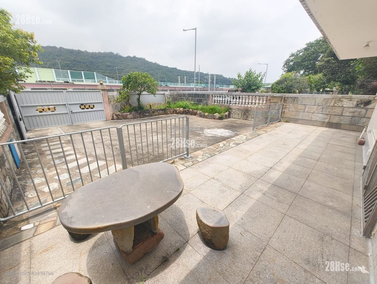 Village Rental 3 Bedrooms , 2 Bathrooms 700 ft²