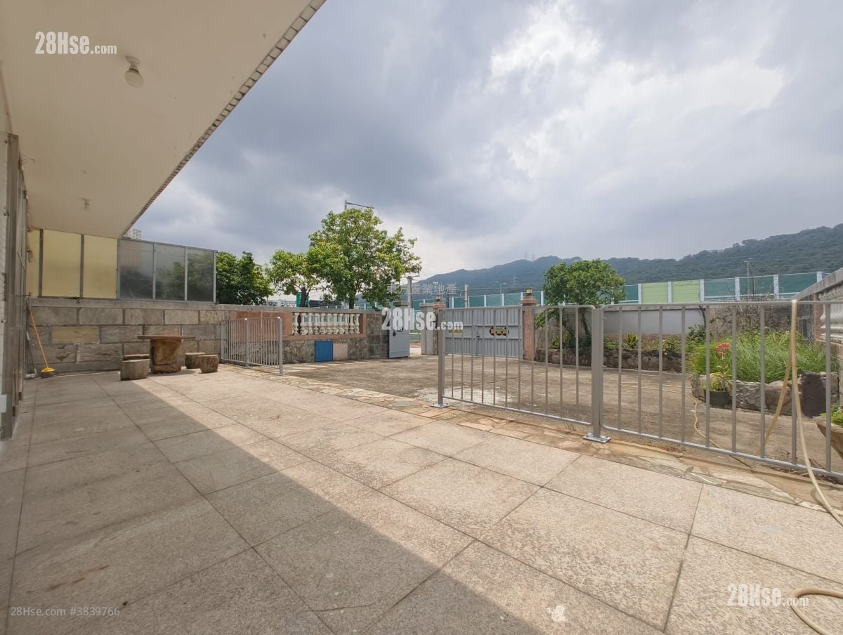 Village Rental 3 Bedrooms , 2 Bathrooms 700 ft²