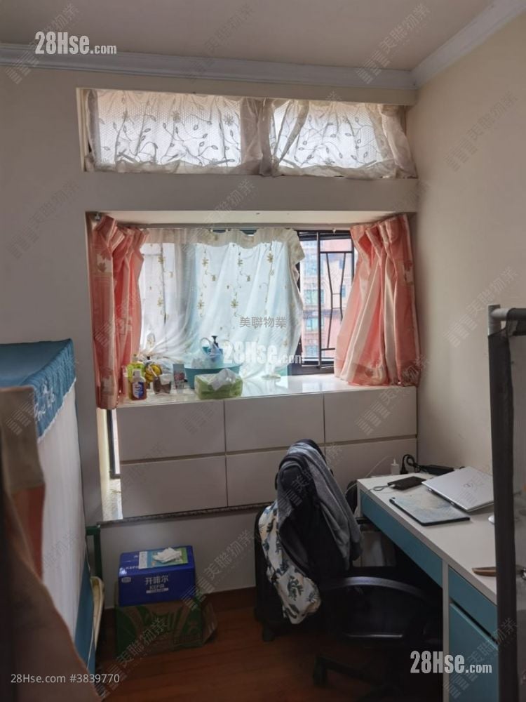 Nan Fung Plaza Sell 2 Bedrooms , 1 Bathroom 454 ft²
