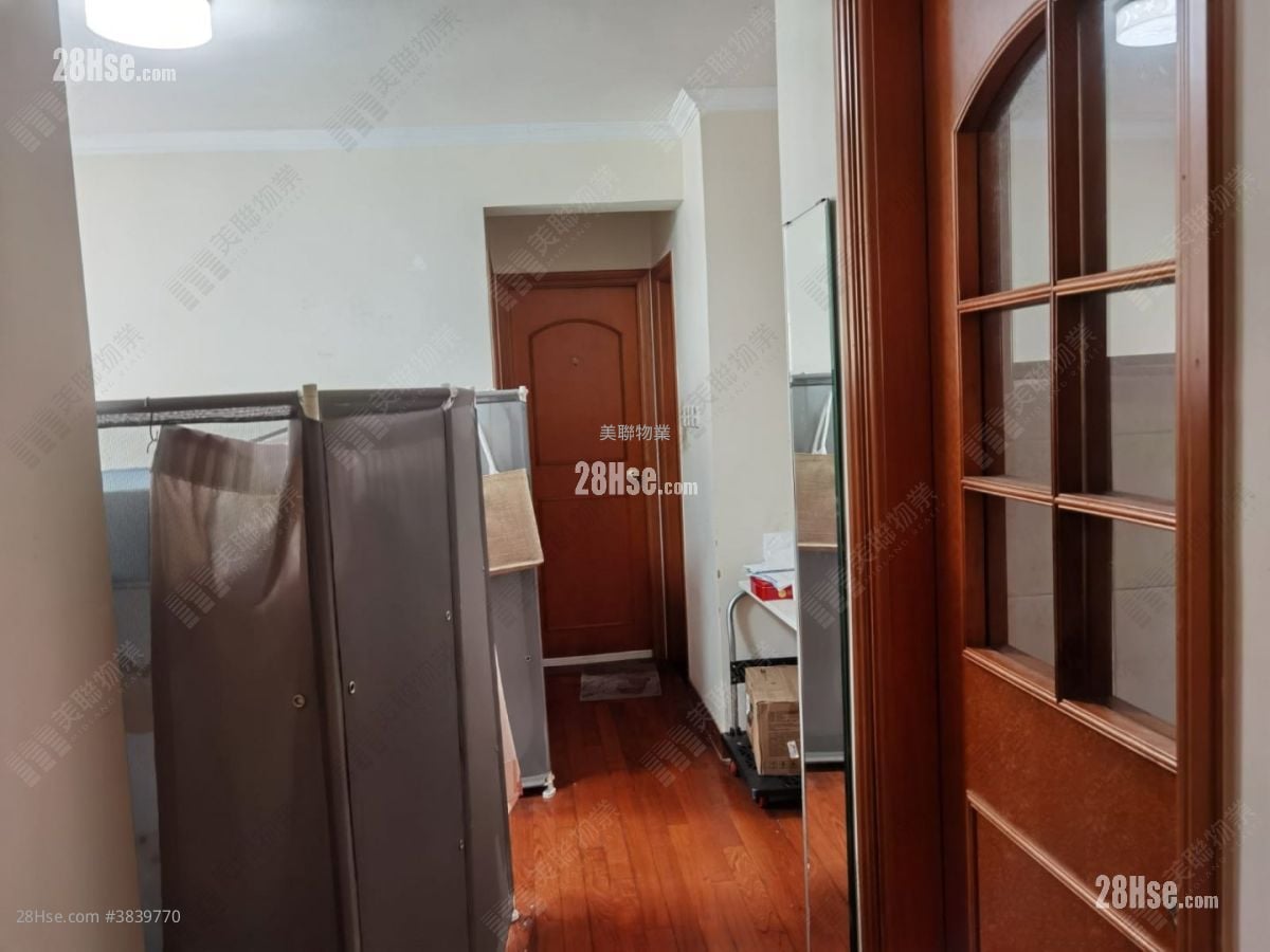 Nan Fung Plaza Sell 2 Bedrooms , 1 Bathroom 454 ft²