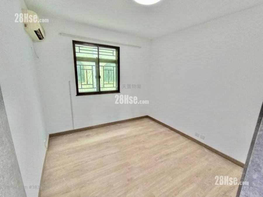 To Yuen Wai Sell 3 Bedrooms , 1 Bathroom 700 ft²