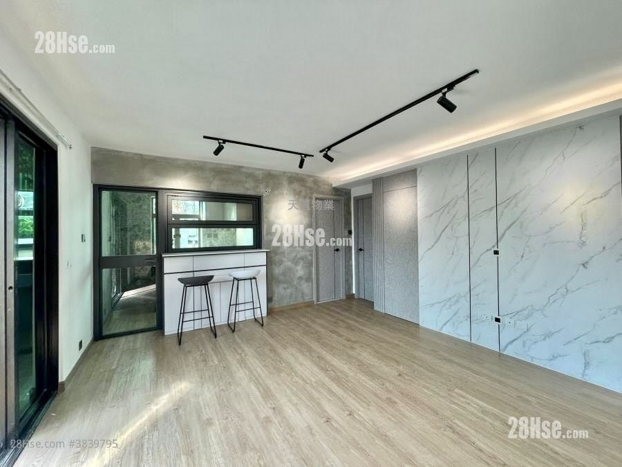 To Yuen Wai Sell 3 Bedrooms , 1 Bathroom 700 ft²