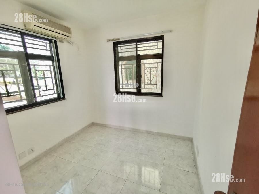 To Yuen Wai Sell 3 Bedrooms , 1 Bathroom 700 ft²