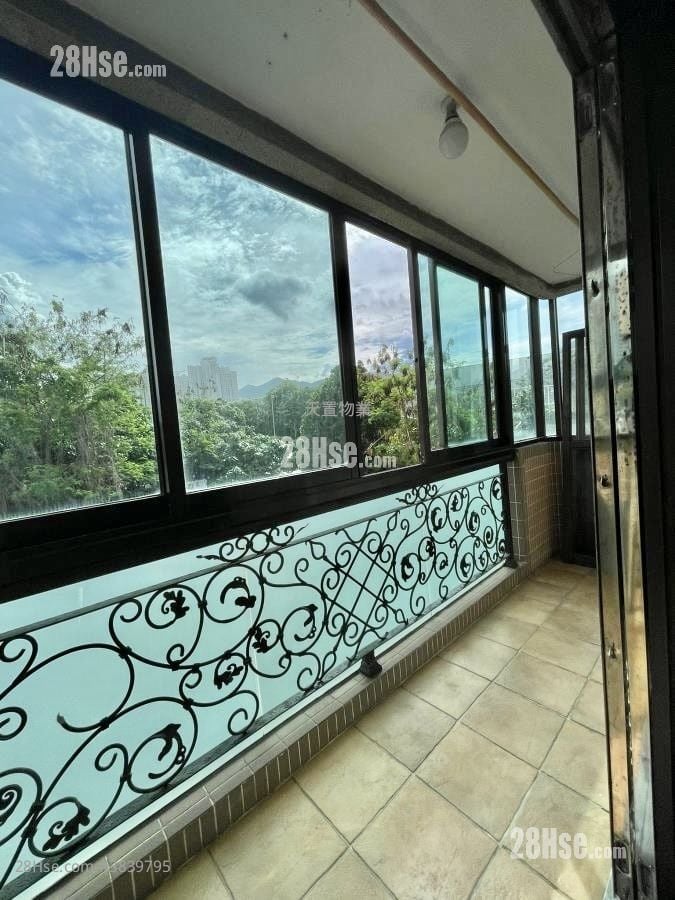 To Yuen Wai Sell 3 Bedrooms , 1 Bathroom 700 ft²