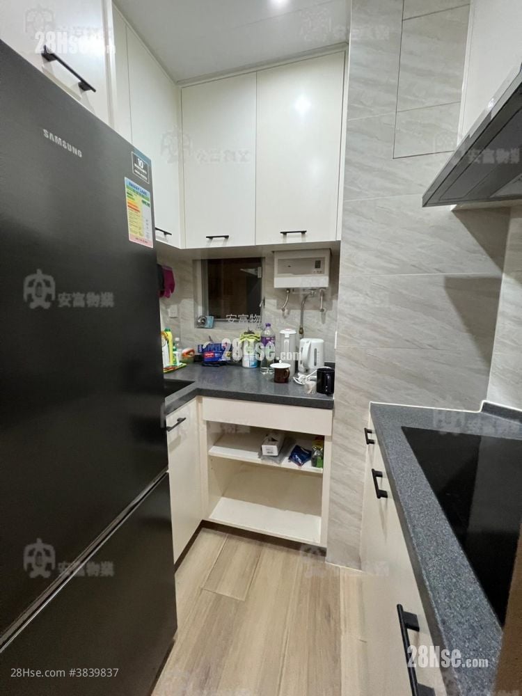 Eightland Gardens Sell 2 Bedrooms , 1 Bathroom 431 ft²