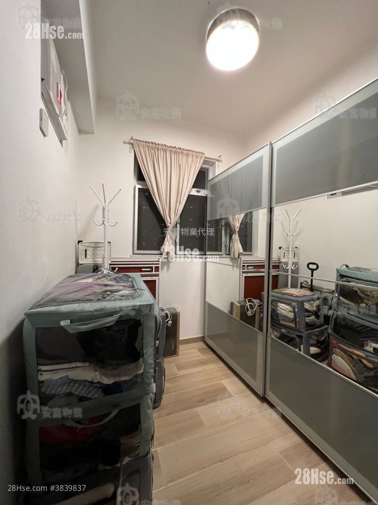 Eightland Gardens Sell 2 Bedrooms , 1 Bathroom 431 ft²