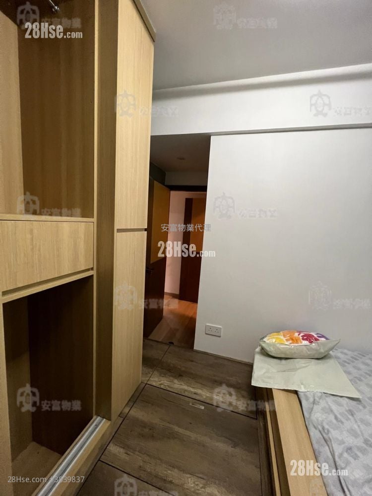 Eightland Gardens Sell 2 Bedrooms , 1 Bathroom 431 ft²